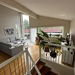 Appartement Stylish House With Large Windows